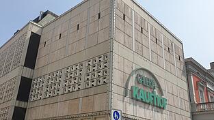 Die bekannteste Brache der Stadt: Der Ex-Kaufhof am Neupfarrplatz. Die bekannteste Brache der Stadt: Der Ex-Kaufhof am Neupfarrplatz.
