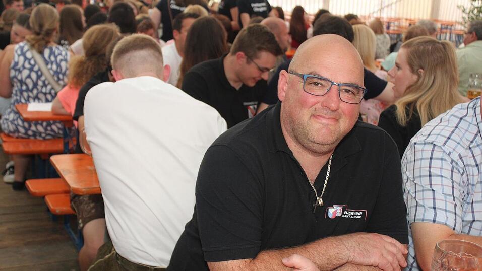 Zur Musik von Headless wurde ausgelassen gefeiert. Zur Musik von Headless wurde ausgelassen gefeiert.