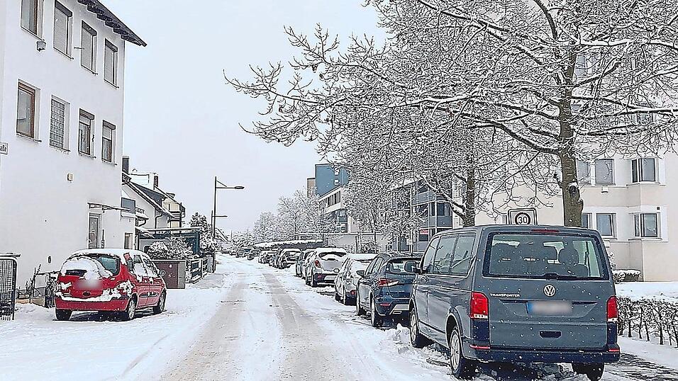 Am Dienstagnachmittag ereignete sich der Überfall in einem Mehrfamilienhaus in der Sudetendeutschen Straße. Am Dienstagnachmittag ereignete sich der Überfall in einem Mehrfamilienhaus in der Sudetendeutschen Straße.