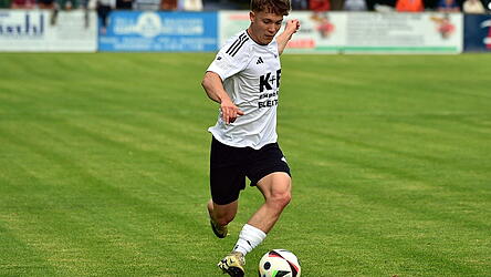 Der Einsatz von Lams Tim Geiger gegen den FC Dingolfing ist fraglich. Der Rechtsverteidiger laboriert an einer Sprunggelenksverletzung. Der Einsatz von Lams Tim Geiger gegen den FC Dingolfing ist fraglich. Der Rechtsverteidiger laboriert an einer Sprunggelenksverletzung.