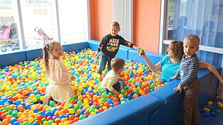 Bällebad geht immer. Bällebad geht immer.