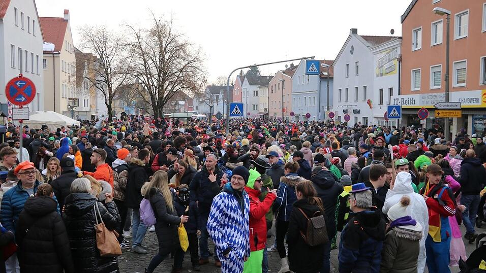 Beim Bogener Faschingsumzug war einiges geboten. Beim Bogener Faschingsumzug war einiges geboten.