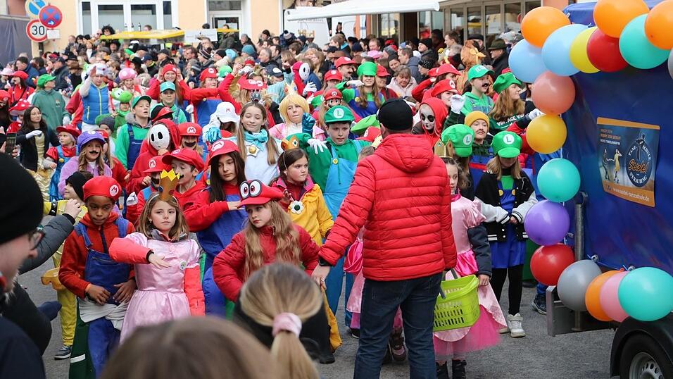 Beim Bogener Faschingsumzug war einiges geboten. Beim Bogener Faschingsumzug war einiges geboten.
