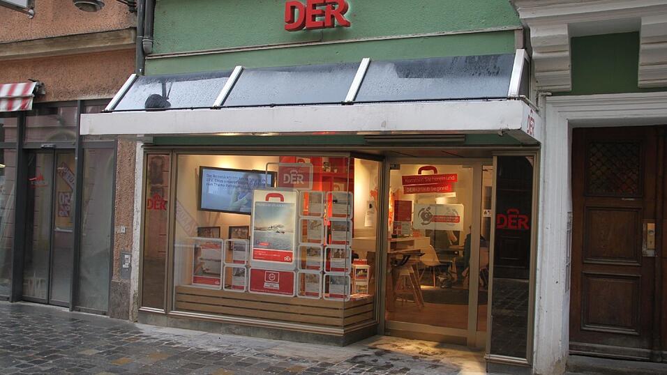 Elena Ströher stellt Kunden auf Wunsch eine komplette Reise zusammen. Elena Ströher stellt Kunden auf Wunsch eine komplette Reise zusammen.