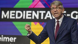 Der Kultur- und Medienstaatsminister Wolfram Weimer weist alle Vorwürfe scharf zurück. Der Kultur- und Medienstaatsminister Wolfram Weimer weist alle Vorwürfe scharf zurück.