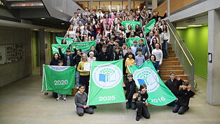 Seit zehn Jahren wird die Conrad-Graf-Preysing-Realschule für ihren Umweltschutz ausgezeichnet. Seit zehn Jahren wird die Conrad-Graf-Preysing-Realschule für ihren Umweltschutz ausgezeichnet.