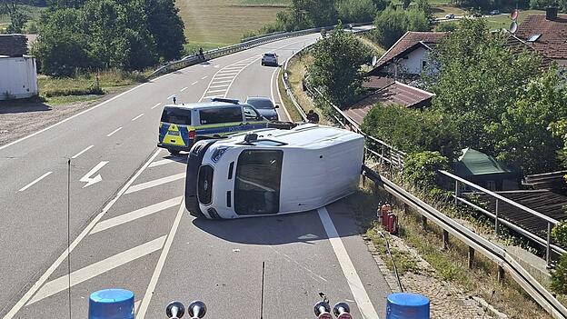 Die Prackenbacher Wehr war mit drei Fahrzeugen vor Ort. Die Prackenbacher Wehr war mit drei Fahrzeugen vor Ort.