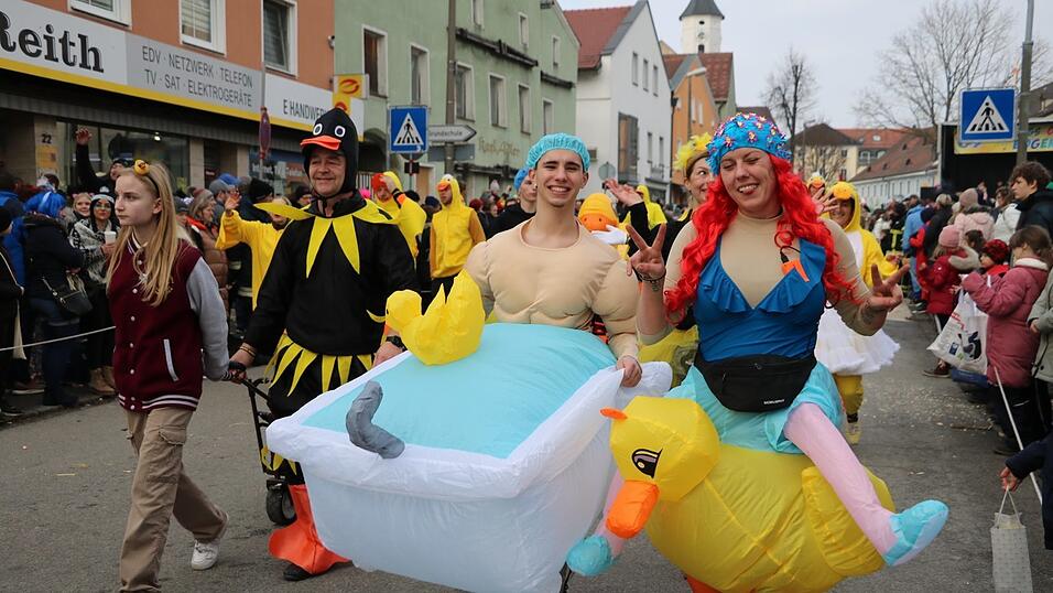 Beim Bogener Faschingsumzug war einiges geboten. Beim Bogener Faschingsumzug war einiges geboten.