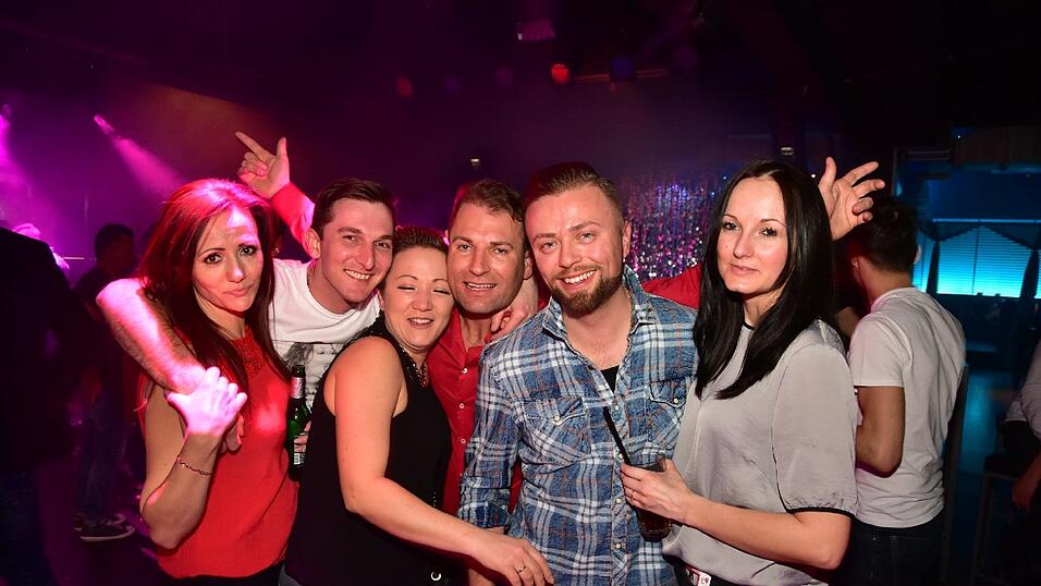 Im Stars wurde wurde wieder getanzt und gefeiert, bis das Licht anging. Im Stars wurde wurde wieder getanzt und gefeiert, bis das Licht anging.