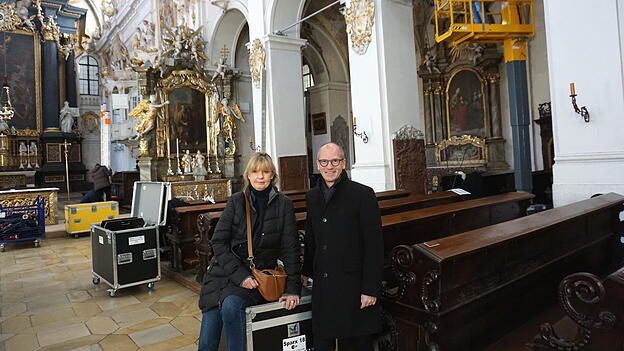 Pfarrer Roman Gerl freut sich, dass das ZDF bereits zum dritten Mal die Messe aus St. Emmeram überträgt. Pfarrer Roman Gerl freut sich, dass das ZDF bereits zum dritten Mal die Messe aus St. Emmeram überträgt.