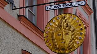 Hort des Römerschatzes: das Gäubodenmuseum an der Fraunhoferstraße. Aufgrund von Sparmaßnahmen bleibt es im Januar und Februar für Besucher geschlossen. Hort des Römerschatzes: das Gäubodenmuseum an der Fraunhoferstraße. Aufgrund von Sparmaßnahmen bleibt es im Januar und Februar für Besucher geschlossen.