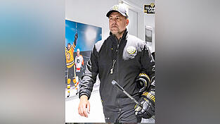 In der deutschen Nacht auf Donnerstag startet Marco Sturm mit den Boston Bruins in die NHL-Saison. Sein Team gilt freilich als Außenseiter in der besten Eishockey-Liga der Welt. In der deutschen Nacht auf Donnerstag startet Marco Sturm mit den Boston Bruins in die NHL-Saison. Sein Team gilt freilich als Außenseiter in der besten Eishockey-Liga der Welt.