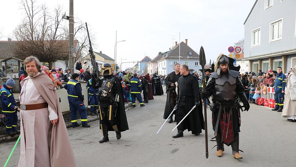 Beim Bogener Faschingsumzug war einiges geboten. Beim Bogener Faschingsumzug war einiges geboten.