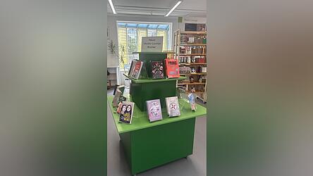 In der Sommerzeit werden Urlaubskrimis und Coming-of-Age-Romane besonders gerne ausgeliehen. In der Sommerzeit werden Urlaubskrimis und Coming-of-Age-Romane besonders gerne ausgeliehen.