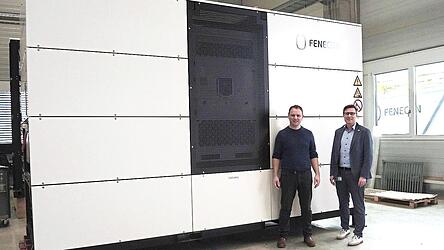 Franz-Josef Feilmeier und Thomas Gößwein (r.) vor einem Industriestromspeicher im Werk in Iggensbach. Franz-Josef Feilmeier und Thomas Gößwein (r.) vor einem Industriestromspeicher im Werk in Iggensbach.