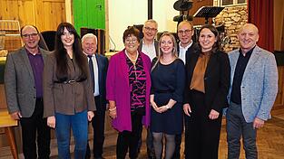 Die Kreisvorsitzende Anna Becker hieß die Ehrengäste willkommen. Die Kreisvorsitzende Anna Becker hieß die Ehrengäste willkommen.