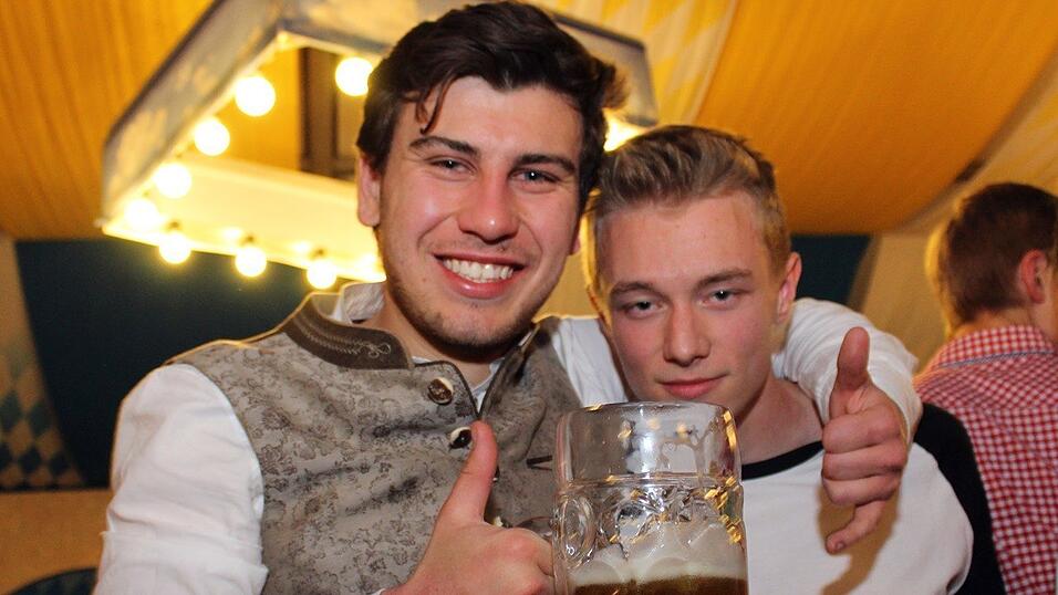 Die Frühjahrsdult 2017 in Landshut neigt sich dem Ende entgegen. Grund genug, noch einmal richtig in den Bierzelten zu feiern - abgerundet vom traditionellen Feuerwerk. Die Frühjahrsdult 2017 in Landshut neigt sich dem Ende entgegen. Grund genug, noch einmal richtig in den Bierzelten zu feiern - abgerundet vom traditionellen Feuerwerk.