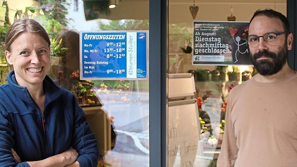Die Gärtnermeister Marina und Alfred Stuiber haben sich jüngst für den Dienstag entschieden. Ihr Laden bleibt an diesem Nachmittag zu, weil auch der Nachbar, die Metzgerei Heuberger, zu hat. Die Gärtnermeister Marina und Alfred Stuiber haben sich jüngst für den Dienstag entschieden. Ihr Laden bleibt an diesem Nachmittag zu, weil auch der Nachbar, die Metzgerei Heuberger, zu hat.