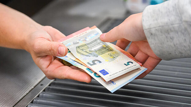 Die 78-Jährige war offenbar auf einen 'Love-Scam'-Betrüger hereingefallen. (Symbolbild) Die 78-Jährige war offenbar auf einen 'Love-Scam'-Betrüger hereingefallen. (Symbolbild)