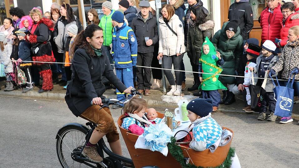 Beim Bogener Faschingsumzug war einiges geboten. Beim Bogener Faschingsumzug war einiges geboten.