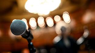 Ein Science Slam soll unterhaltsam Wissenschaft vermitteln. (Symbolbild) Ein Science Slam soll unterhaltsam Wissenschaft vermitteln. (Symbolbild)