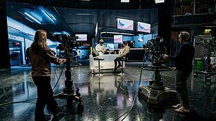 Im SWR-Studio entstanden die digitalen Kulissen für „Fehler im System“, eine Mischung aus Rollenspiel und Drama. Im SWR-Studio entstanden die digitalen Kulissen für „Fehler im System“, eine Mischung aus Rollenspiel und Drama.