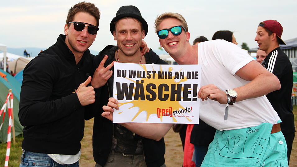 Die Besucher des Pfingst-Open-Airs in Salching sind schon in Feierlaune, aufgenommen von David Voltz am Freitag. Die Besucher des Pfingst-Open-Airs in Salching sind schon in Feierlaune, aufgenommen von David Voltz am Freitag.