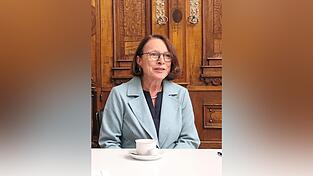 Oberbürgermeisterin Gertrud Maltz-Schwarzfischer stellte sich den Fragen der Regensburger Zeitung in ihrem Amtszimmer. Oberbürgermeisterin Gertrud Maltz-Schwarzfischer stellte sich den Fragen der Regensburger Zeitung in ihrem Amtszimmer.