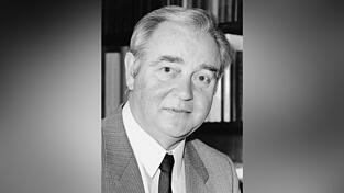 Prof. Dr. Edmund Buchner war jahrzehntelang Historiker und Archäologe. Prof. Dr. Edmund Buchner war jahrzehntelang Historiker und Archäologe.