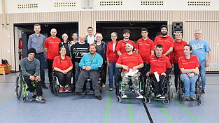 Die Rolligruppe zusammen mit den unermüdlichen Turnierhelfern und Schirmherrn Bürgermeister Georg Edbauer. Die Rolligruppe zusammen mit den unermüdlichen Turnierhelfern und Schirmherrn Bürgermeister Georg Edbauer.