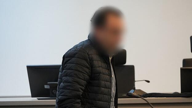 Wegen Mordes an seiner ehemaligen Ehefrau auf offener Straße wurde ein 50-Jähriger zu lebenslanger Haft verurteilt. (Archivbild) Wegen Mordes an seiner ehemaligen Ehefrau auf offener Straße wurde ein 50-Jähriger zu lebenslanger Haft verurteilt. (Archivbild)
