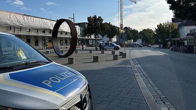 Der Plattlinger Bahnhof wurde am Donnerstag wegen eines Fliegerbombenfunds abgesperrt. Der Plattlinger Bahnhof wurde am Donnerstag wegen eines Fliegerbombenfunds abgesperrt.