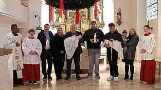 Romina Johanna Breu und Ida Frohnauer (v.l.) auf dem Arm ihrer Paten Romina Johanna Breu und Ida Frohnauer (v.l.) auf dem Arm ihrer Paten