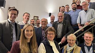 Die Kandidaten der CSU für den Viechtacher Stadtrat mit MdL Stefan Ebner (l.) Die Kandidaten der CSU für den Viechtacher Stadtrat mit MdL Stefan Ebner (l.)