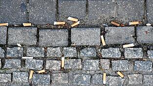 Der Markt Schierling will Raucher sensibilisieren, Zigarettenkippen nicht achtlos wegzuwerfen, sondern umweltgerecht zu entsorgen. Der Markt Schierling will Raucher sensibilisieren, Zigarettenkippen nicht achtlos wegzuwerfen, sondern umweltgerecht zu entsorgen.