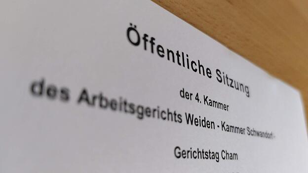 Die Frage über die Rückzahlung von Fortbildungskosten bei der Beendigung des Arbeitsverhältnisses taucht immer wieder vor Arbeitsgerichten auf. Die Frage über die Rückzahlung von Fortbildungskosten bei der Beendigung des Arbeitsverhältnisses taucht immer wieder vor Arbeitsgerichten auf.