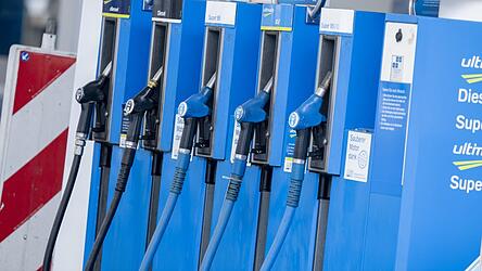 Die hohen Spritpreise belasten vor allem Menschen mit niedrigerem Einkommen. Die hohen Spritpreise belasten vor allem Menschen mit niedrigerem Einkommen.