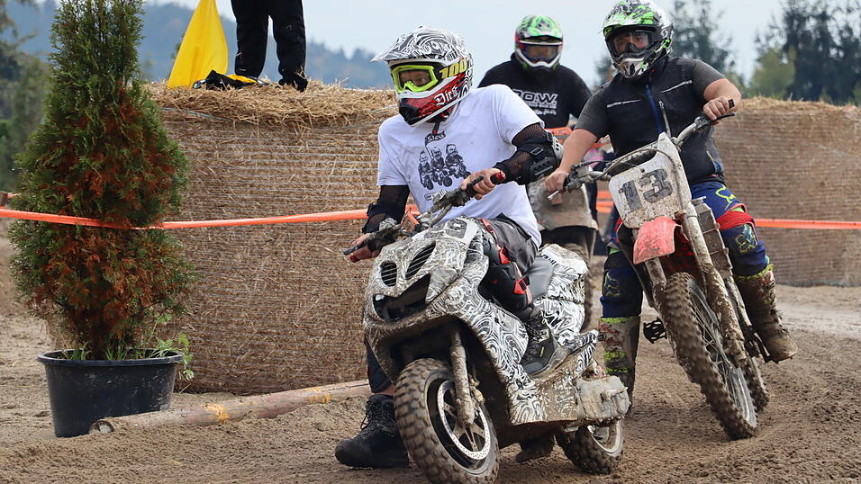 Am Samstag wurde die sechste Auflage des Schwarzacher Mofa-Cross-Rennens ausgetragen. Am Samstag wurde die sechste Auflage des Schwarzacher Mofa-Cross-Rennens ausgetragen.