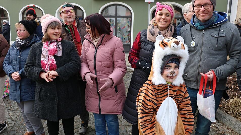 Beim Bogener Faschingsumzug war einiges geboten. Beim Bogener Faschingsumzug war einiges geboten.