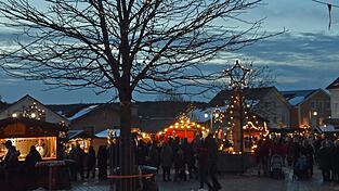 Am ersten Adventswochenende findet der Christkindlmarkt auf dem Simbacher Marktplatz statt. Am ersten Adventswochenende findet der Christkindlmarkt auf dem Simbacher Marktplatz statt.