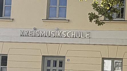 Die Kreismusikschule in Mitterfels gibt es seit mitterweile 36 Jahren. Die Kreismusikschule in Mitterfels gibt es seit mitterweile 36 Jahren.
