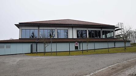 Für die Dachsanierung bei der Doppelturnhalle Kronwinkl (Foto) wurden 608.300 Euro in den Haushalt 2026 eingestellt. Für die Dachsanierung bei der Doppelturnhalle Kronwinkl (Foto) wurden 608.300 Euro in den Haushalt 2026 eingestellt.