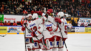 Die Eisbären Regensburg revanchierten sich für die Niederlage am Freitag mit einem Derby-Sieg am Sonntag. Die Eisbären Regensburg revanchierten sich für die Niederlage am Freitag mit einem Derby-Sieg am Sonntag.