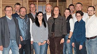 Diese Kandidaten stellen sich über die CSU-Liste am 8. März 2026 zur Wahl zum Gemeinderat (von links): Alois Heitzer, Peter Fischer, Peter Schwägerl, Dr. Stefan Enderlein, Petra Wegscheider, Christian Späth, Andrea Späth, Rita Schwägerl, Markus Adam, Ingrid Heut, Matthias Preiter, Florian Muhrer. Alois Heitzer (links) kandidiert außerdem als Bürgermeister. Diese Kandidaten stellen sich über die CSU-Liste am 8. März 2026 zur Wahl zum Gemeinderat (von links): Alois Heitzer, Peter Fischer, Peter Schwägerl, Dr. Stefan Enderlein, Petra Wegscheider, Christian Späth, Andrea Späth, Rita Schwägerl, Markus Adam, Ingrid Heut, Matthias Preiter, Florian Muhrer. Alois Heitzer (links) kandidiert außerdem als Bürgermeister.