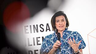 Forschungsministerin Bär hat gesagt, es sei „kein Drama“, neben dem Studium zu jobben. Forschungsministerin Bär hat gesagt, es sei „kein Drama“, neben dem Studium zu jobben.
