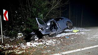 Warum der Mann von der Straße abkam, ist noch unbekannt. Warum der Mann von der Straße abkam, ist noch unbekannt.