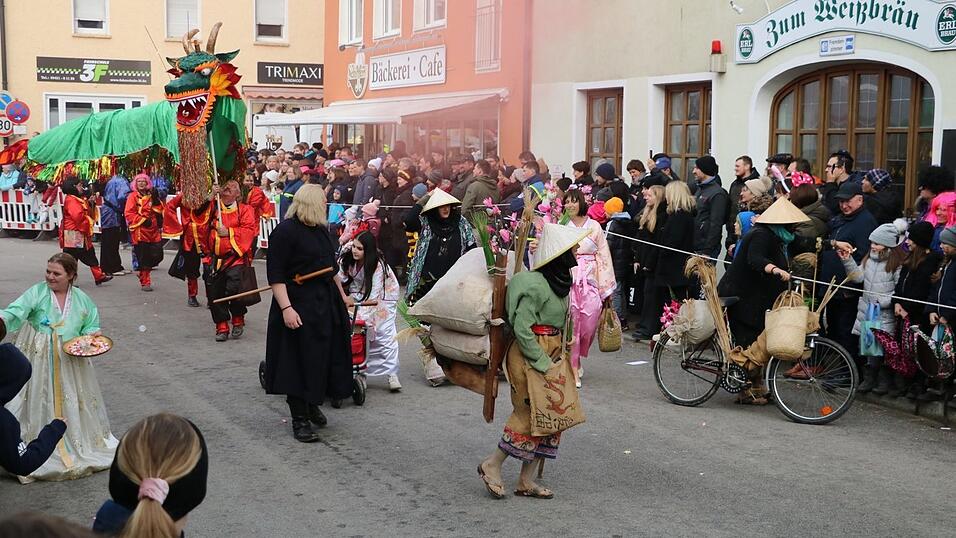 Beim Bogener Faschingsumzug war einiges geboten. Beim Bogener Faschingsumzug war einiges geboten.