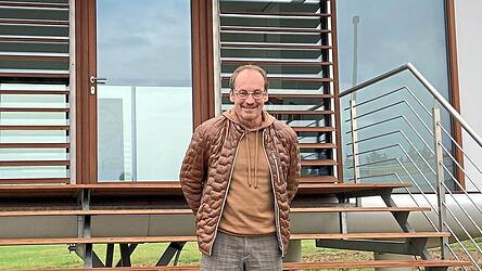 Gerald Stelzer vor dem inzwischen abgebauten und in Containern eingelagerten „Loftcube“. Der Investor des geplanten Marshotels hat sein ambitioniertes Projekt in Auerbach gecancelt. Gerald Stelzer vor dem inzwischen abgebauten und in Containern eingelagerten „Loftcube“. Der Investor des geplanten Marshotels hat sein ambitioniertes Projekt in Auerbach gecancelt.