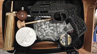 Eine Pistole mit 92 Patronen... Eine Pistole mit 92 Patronen...
