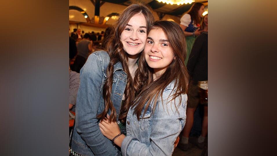 Die Frühjahrsdult 2017 in Landshut neigt sich dem Ende entgegen. Grund genug, noch einmal richtig in den Bierzelten zu feiern - abgerundet vom traditionellen Feuerwerk. Die Frühjahrsdult 2017 in Landshut neigt sich dem Ende entgegen. Grund genug, noch einmal richtig in den Bierzelten zu feiern - abgerundet vom traditionellen Feuerwerk.